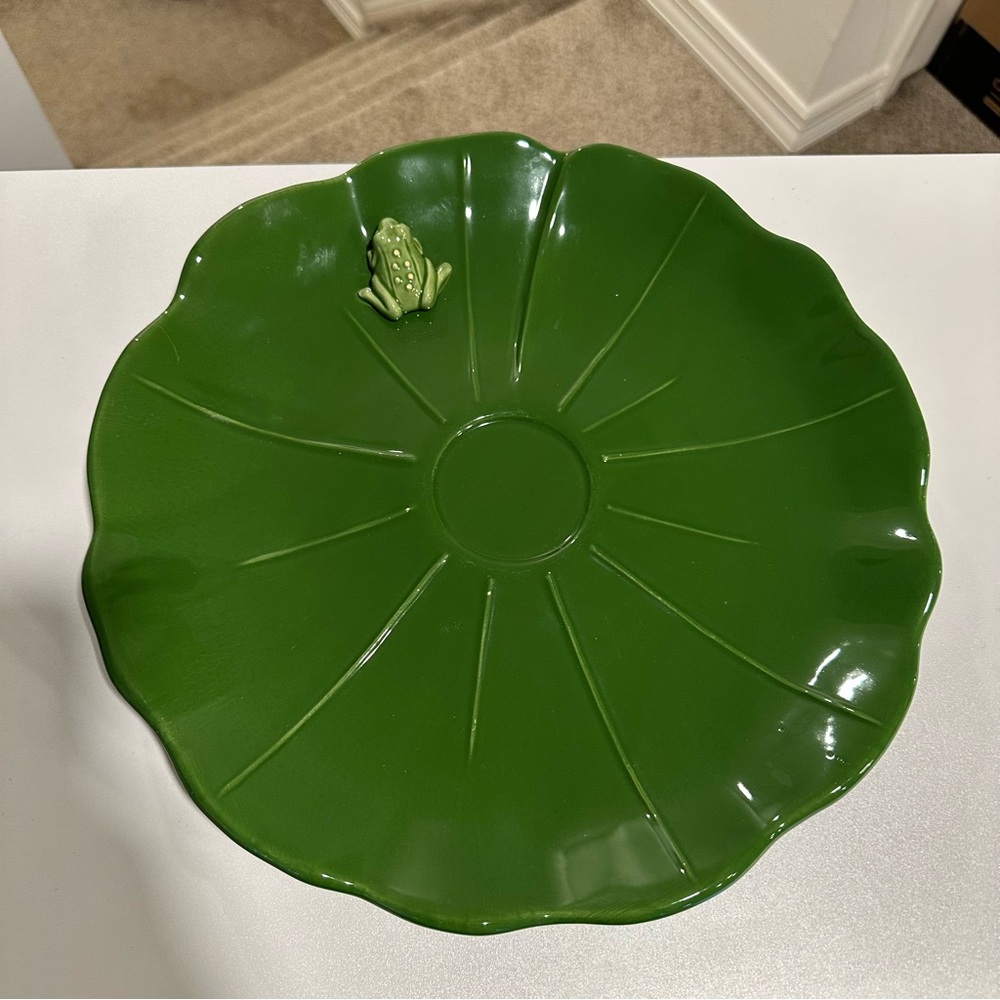 Green Leaf-Shaped Plate with Frog Accent - Picture 7 of 8